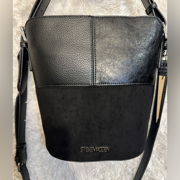 🖤🔥NWT- STEVE MADDEN STUNNING FAUX SUEDE AND LEATHER BCLARAA BUCKET BAG🔥🖤 - Picture 16 of 17